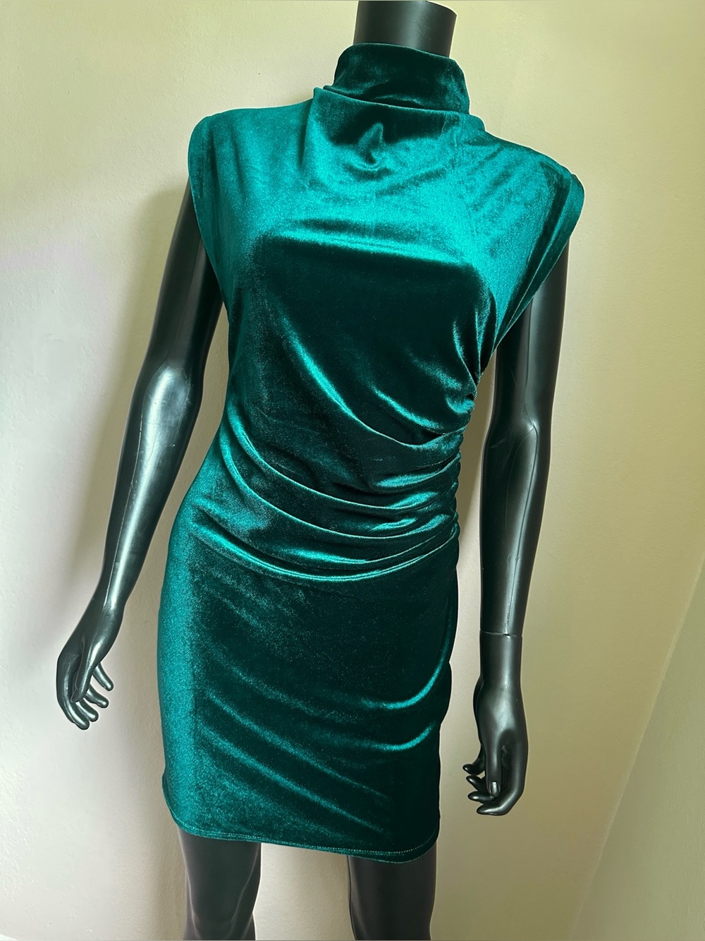 Emerald Green Velvet Ruched Sheath Dress